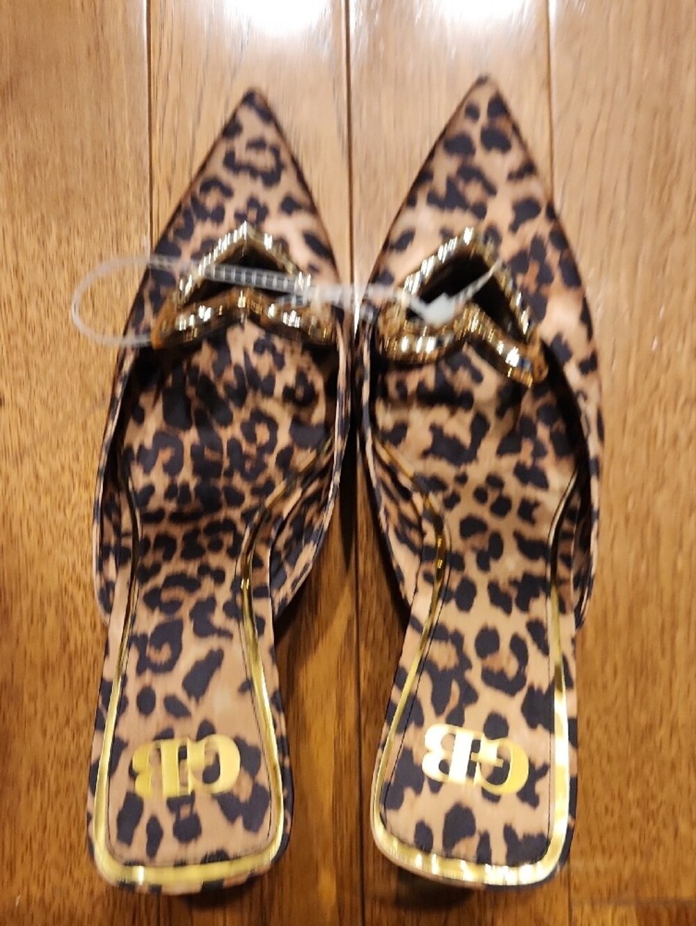 Gianni Bini Leopard Print Pointed Toe Mules with Gold Heart Accent Size 9.5 - Picture 3 of 6